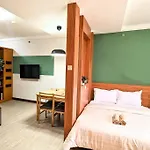 Cottonwood Midcentury Apartment At Majesty 811