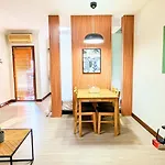 Cottonwood Midcentury Apartment At Majesty 811